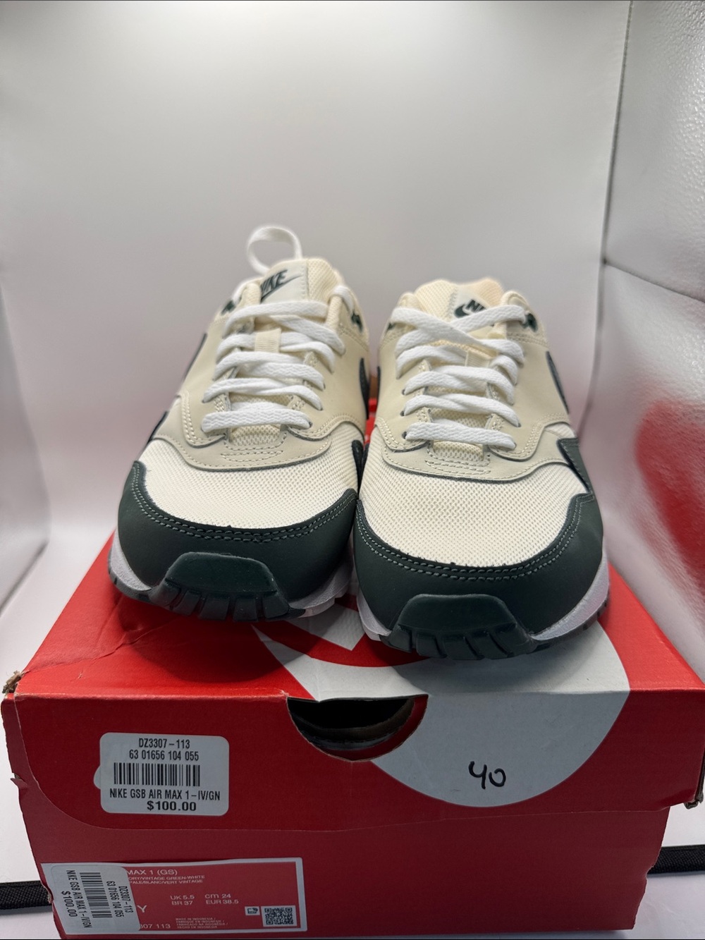 Nike Low-Top Sneakers in Cream and Dark Green